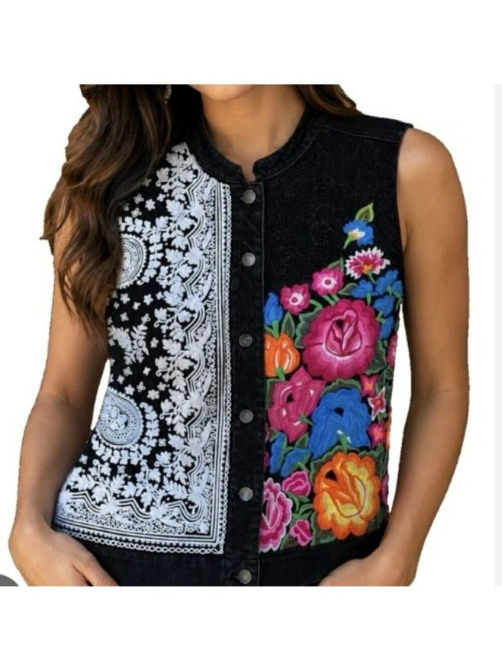 Chicos Platinum Denim Vest Floral & Paisley Embroidery Size 1 Womens